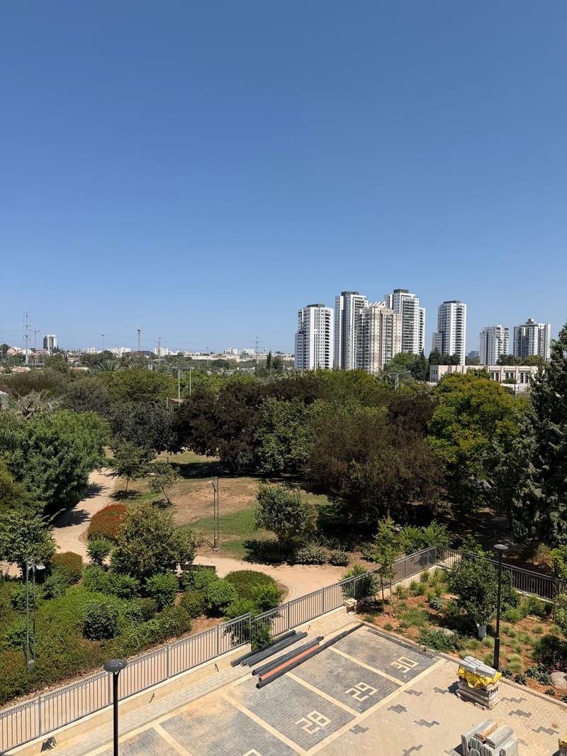 תמונה מיד2 – 5 חדרים • 12,500 ₪, עליזה בגין 10, בנות חיל, ראשון לציון (1)