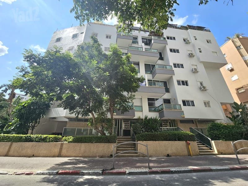 תמונה מיד2 – 4 חדרים • 2,550,000 ₪, החולה 11, נווה יהושע, רמת גן (1)