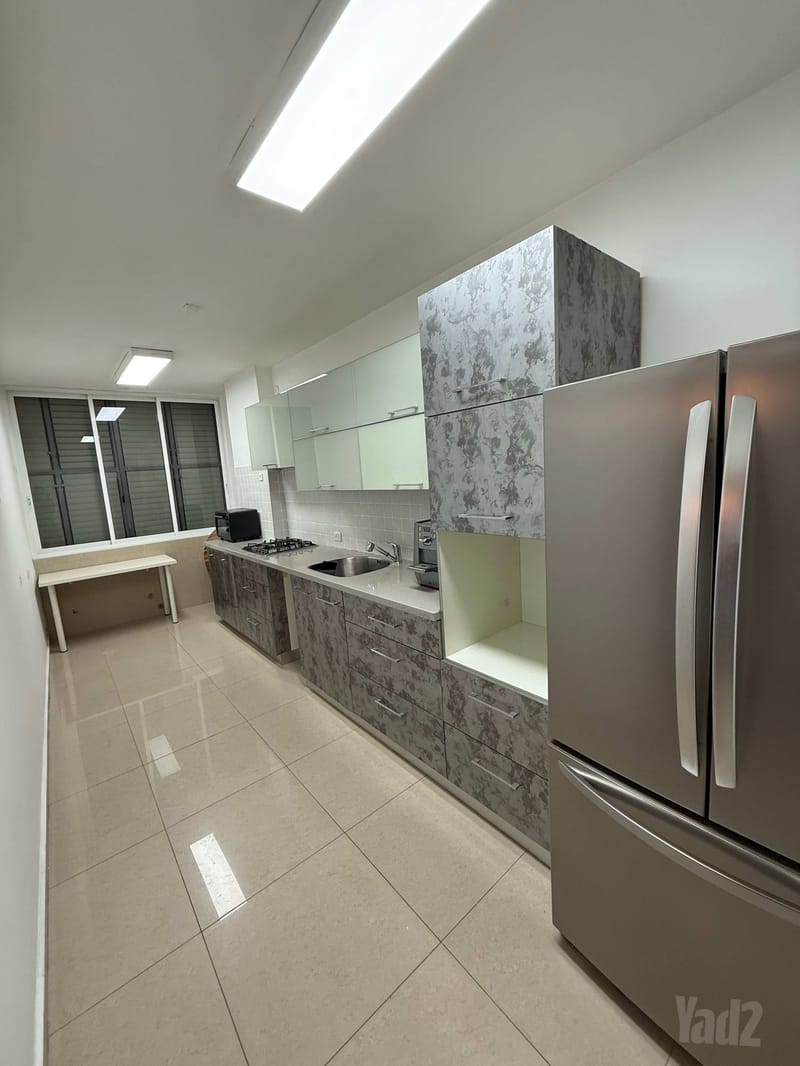 תמונה מיד2 – 3 חדרים • 5,800 ₪, כיכר וייצמן 4, קריית עבודה, חולון (1)