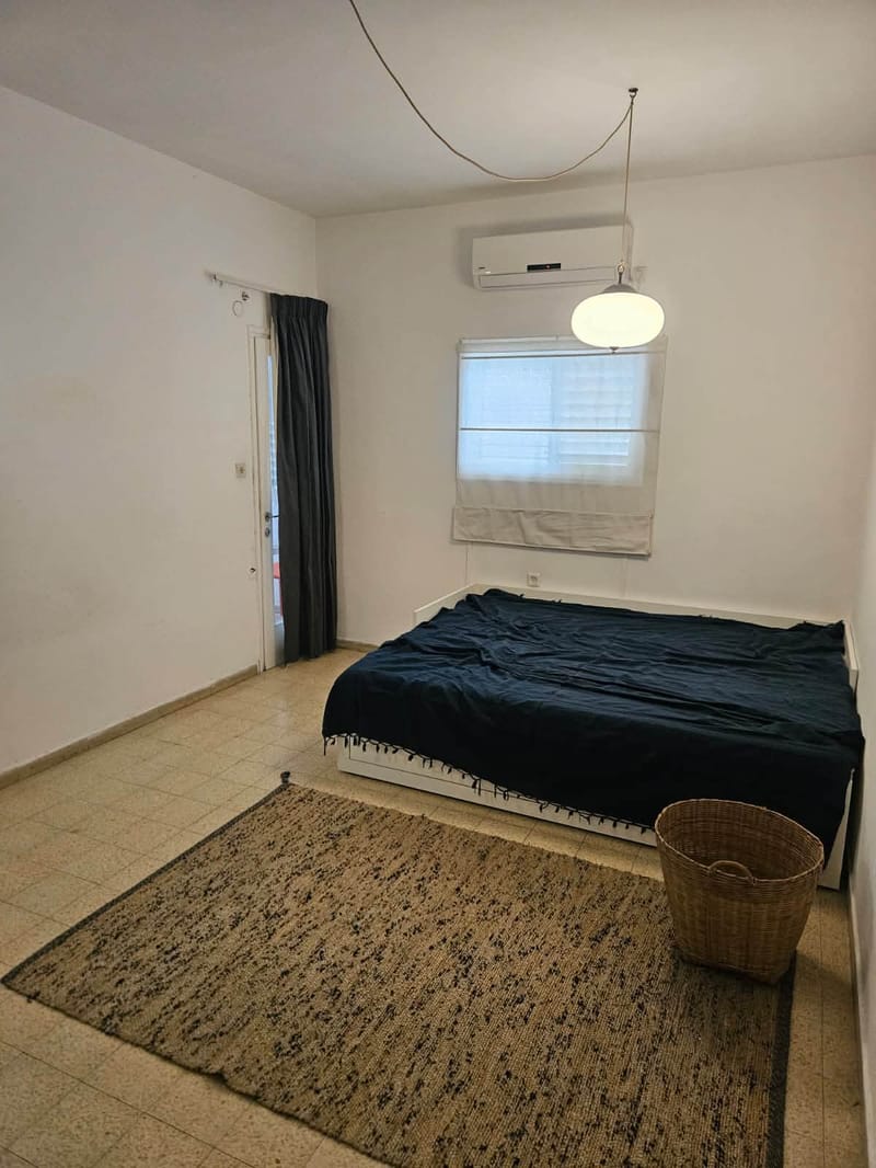 תמונה מפייסבוק – חדר בדירת שותפים • 3,600 ₪, סוטין 20, הצפון החדש - החלק הדרומי, תל אביב (1)