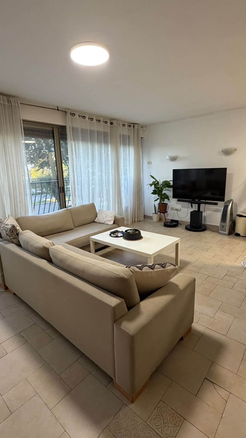 תמונה מפייסבוק – חדר בדירת שותפים • 2,370 ₪, ויסוצקי, הצפון החדש - סביבת כיכר המדינה, תל אביב (1)