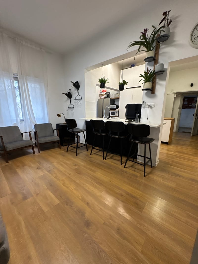 4 Rooms • ₪8,700 - Image 2