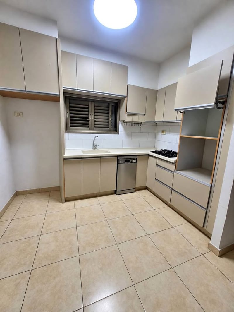 Фото с Facebook – 3.5 Комнаты • 4,950 ₪, הרב הרצוג, Центр города Бат-Ям, Бат-Ям (1)