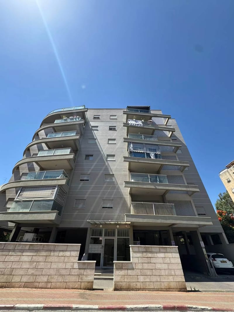 Фото с Facebook – 4 Комнаты • 7,000 ₪, רמב״ם, Эйн Ганим, Петах-Тиква (1)