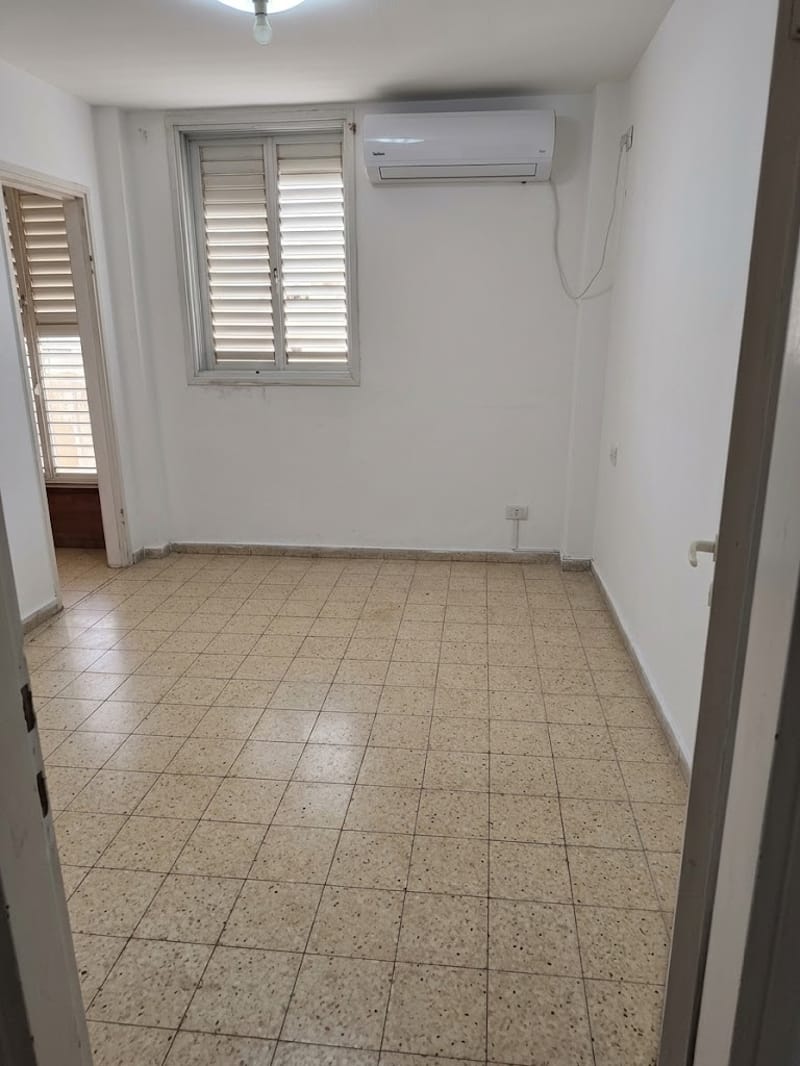 תמונה מפייסבוק – 3 חדרים • 4,200 ₪, רובינשטיין, נופי ים, תל אביב (1)