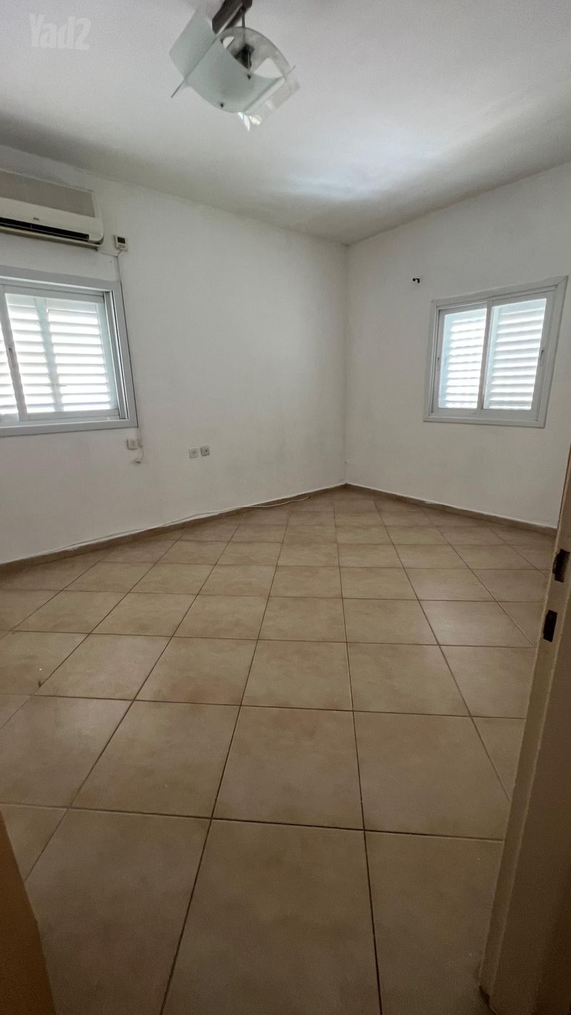 תמונה מיד2 – 4.5 חדרים • 5,900 ₪, פתח תקווה 3, קריית עבודה, חולון (1)
