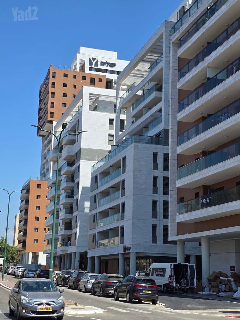 תמונה מיד2 – 5 חדרים • 7,500 ₪, זלמן שניאור, קרית נורדאו, נתניה (1)