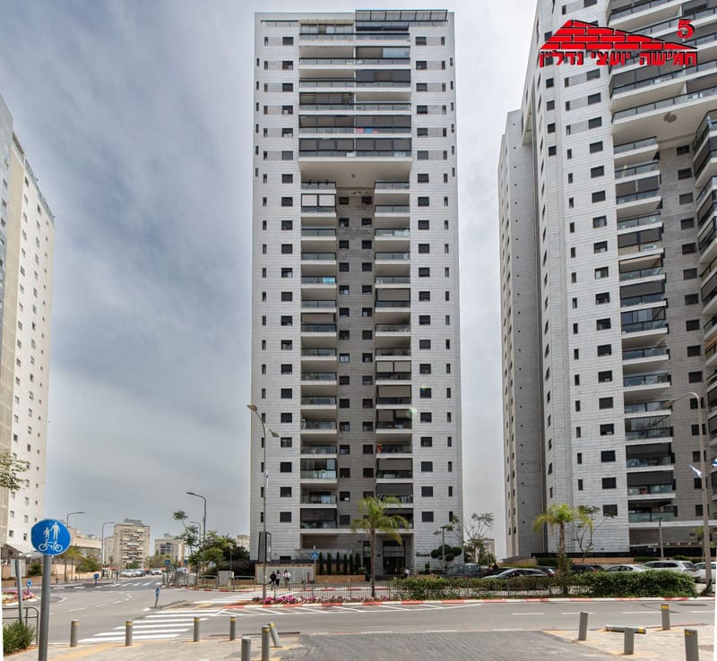 תמונה מפייסבוק – מספר החדרים לא צוין • 2,180,000 ₪, משה לוי, תל אביב (1)
