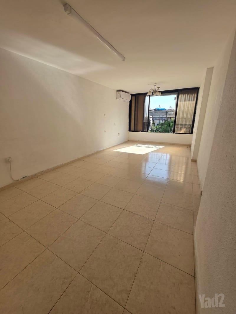 תמונה מיד2 – 4 חדרים • 5,500 ₪, אדירים, צהלה, תל אביב (1)