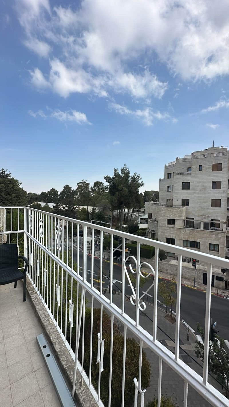 תמונה מפייסבוק – 3 חדרים • 8,600 ₪, שדרות בן מימון 12, רחביה, ירושלים (1)