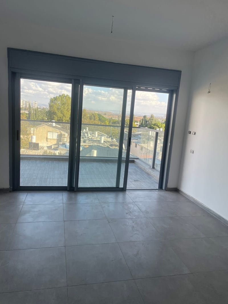 4 Rooms • ₪7,900/mo - Image 4