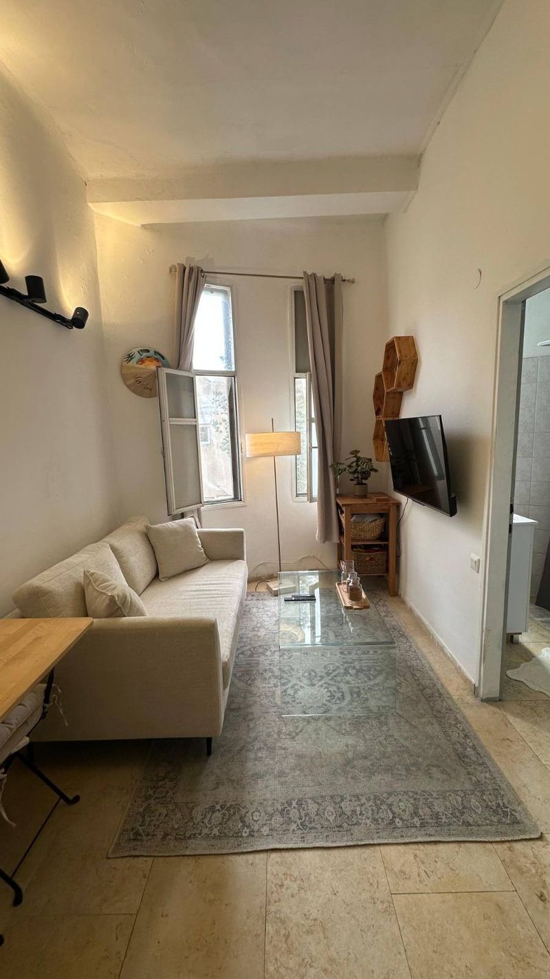תמונה מפייסבוק – 2 חדרים • 8,800 ₪, מונטיפיורי/נחלת בנימין, לב תל אביב, תל אביב (1)