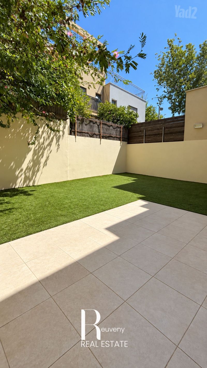 תמונה מיד2 – 7 חדרים • 19,500 ₪, גני צהלה,רמות צהלה, תל אביב (1)