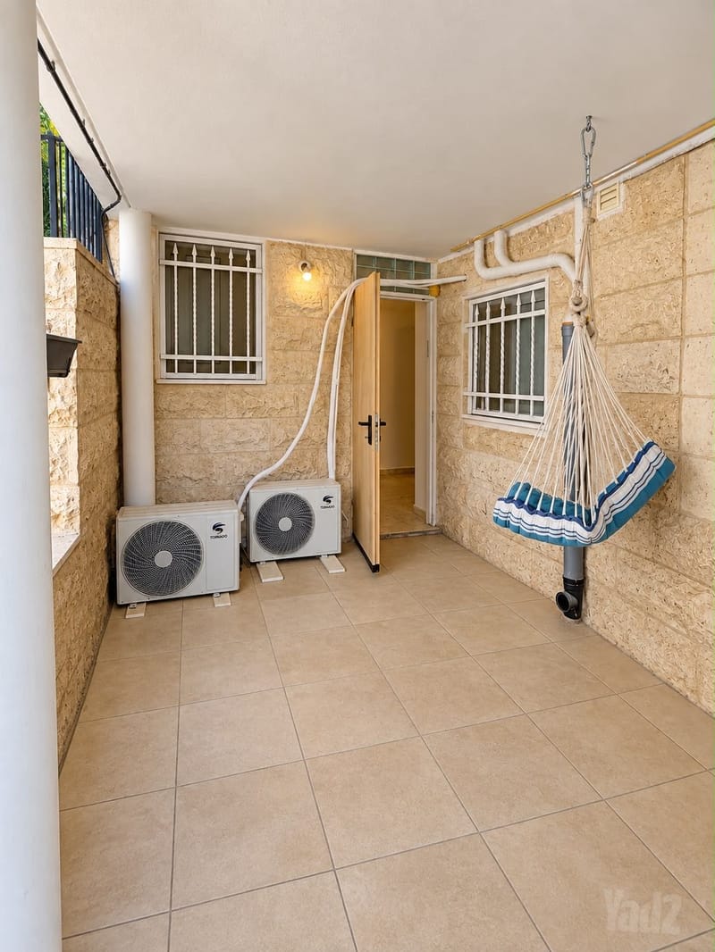 תמונה מיד2 – 2 חדרים • 4,100 ₪, שיר לשלמה, רמת דניה, ירושלים (1)