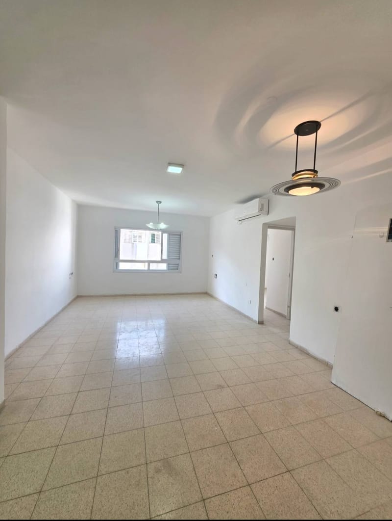 תמונה מפייסבוק – 4 חדרים • 8,800 ₪, אבא הלל, הבורסה, רמת גן (1)
