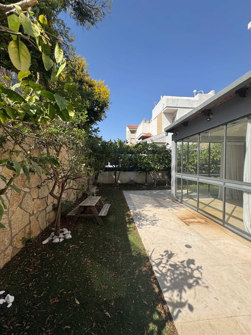 תמונה מיד2 – 9 חדרים • 15,500 ₪, משה סנה, המשתלה, תל אביב (1)