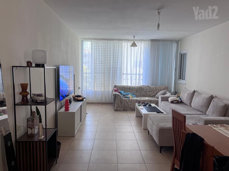 Фото с Yad2 – 4 Комнаты • 6,700 ₪, שמואל סלנט 64, Амерказ Ашакет, Петах-Тиква (1)