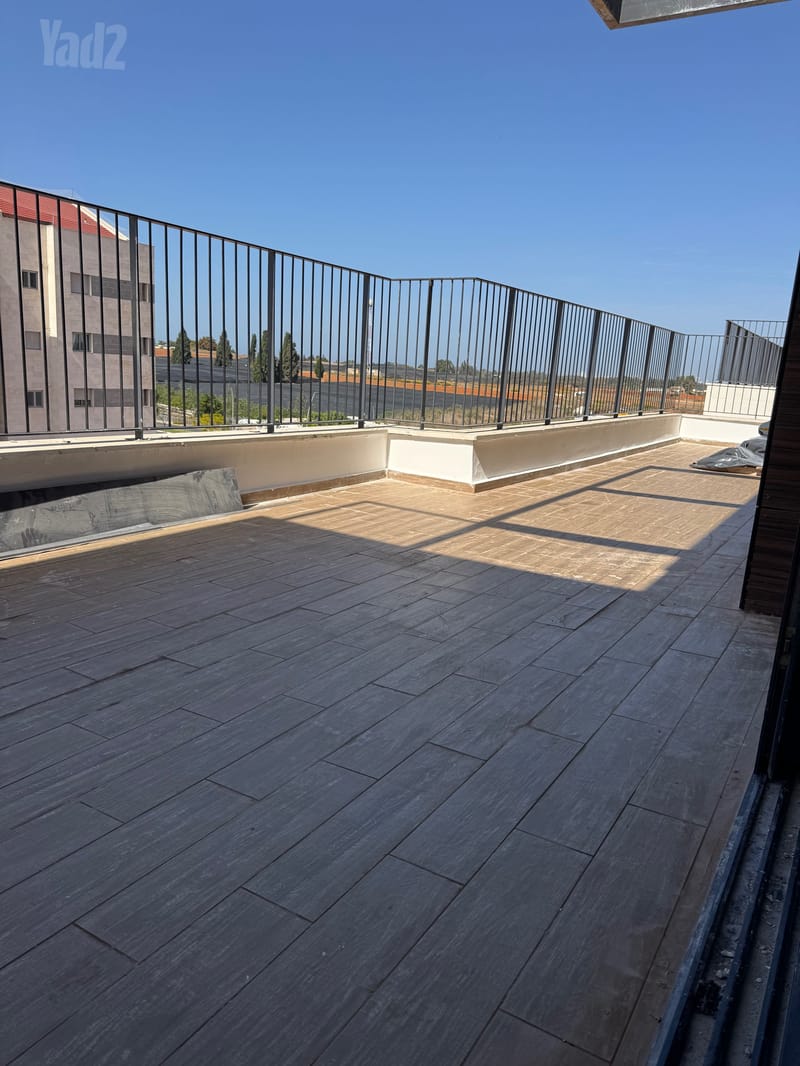 תמונה מיד2 – 6 חדרים • 15,000 ₪, עוזי חיטמן, נווה זמר, רעננה (1)