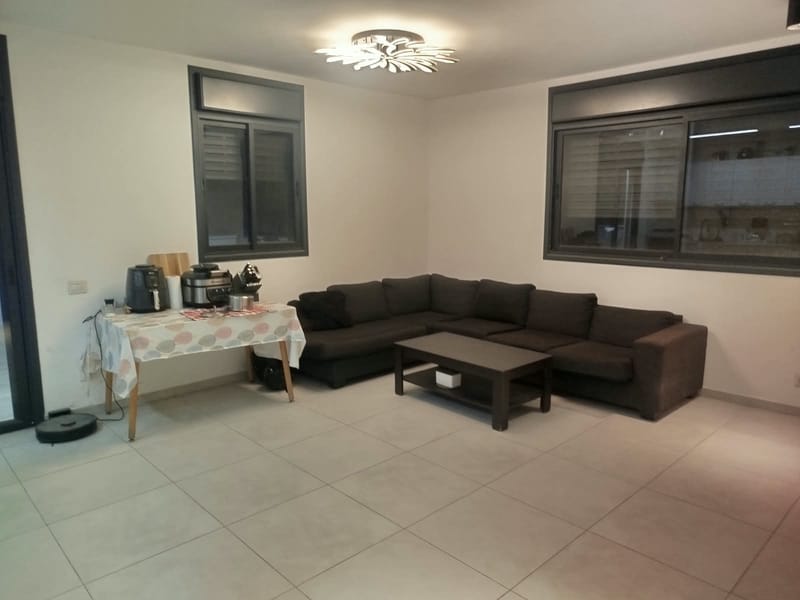 תמונה מפייסבוק – חדר בדירת שותפים • 2,200 ₪, רשפים 18, התקווה, תל אביב (1)