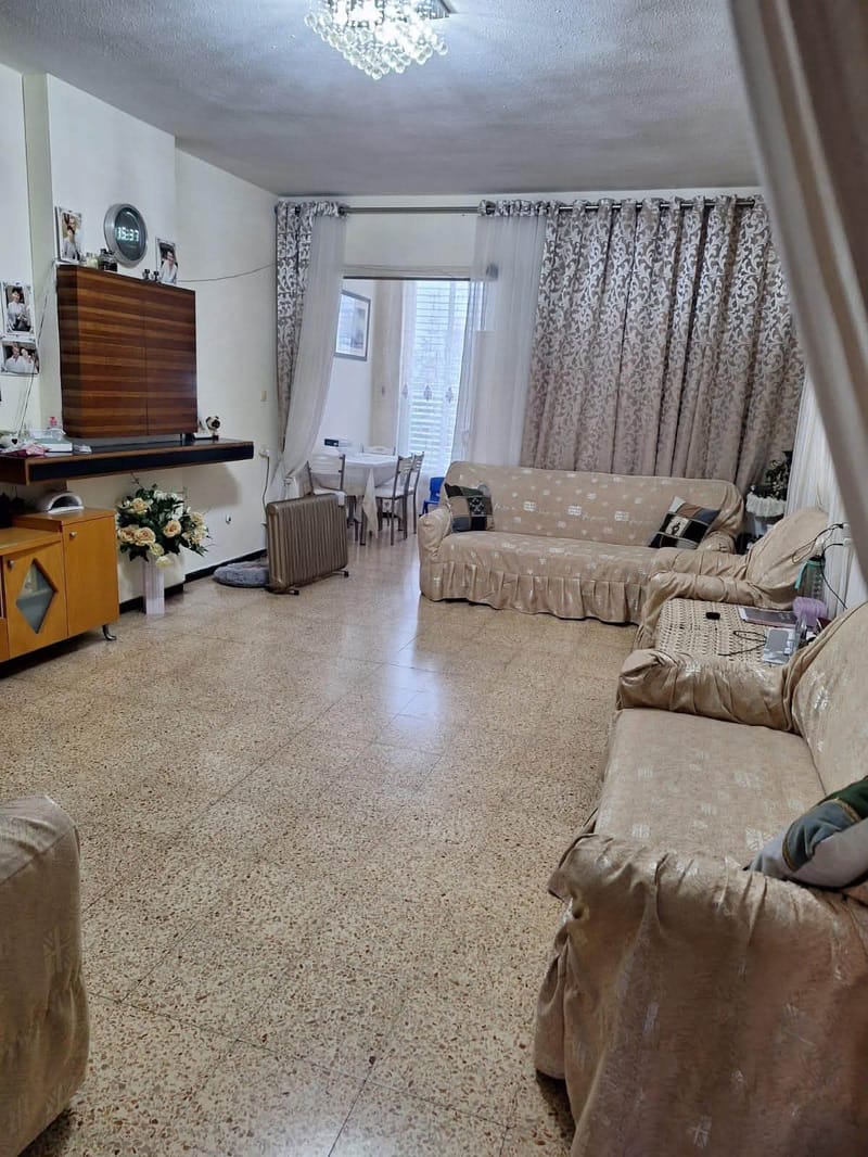 תמונה מפייסבוק – 3.5 חדרים • 5,700 ₪, ליוואי/מ״ג, עמידר, בת ים (1)