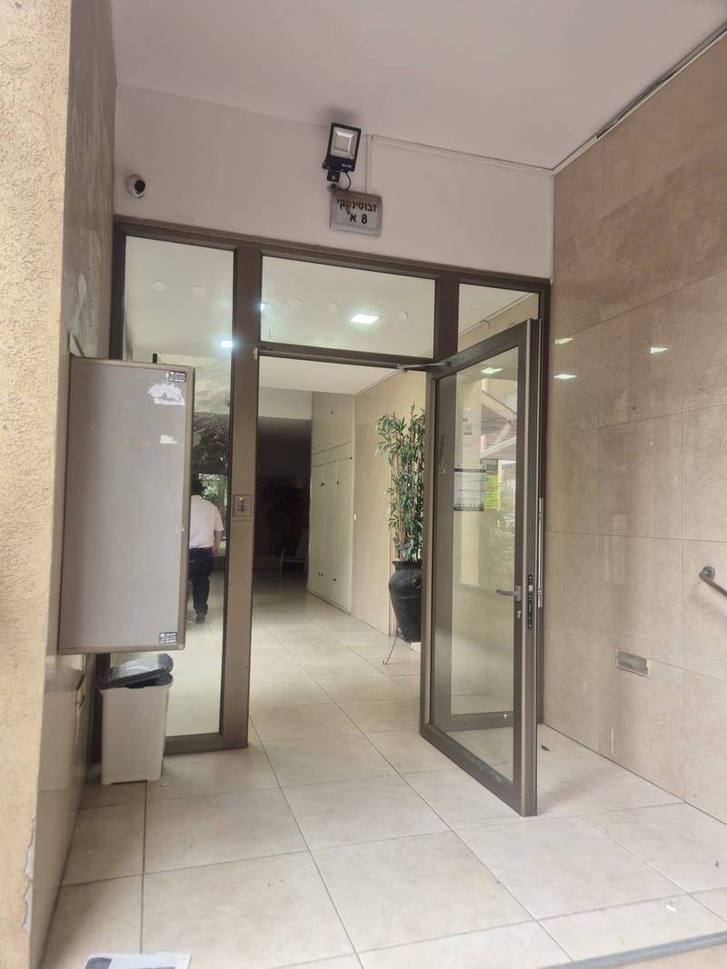 תמונה מפייסבוק – 2.5 חדרים • 5,000 ₪, ז׳בוטינסקי, עצמאות - יוספטל, בת ים (1)