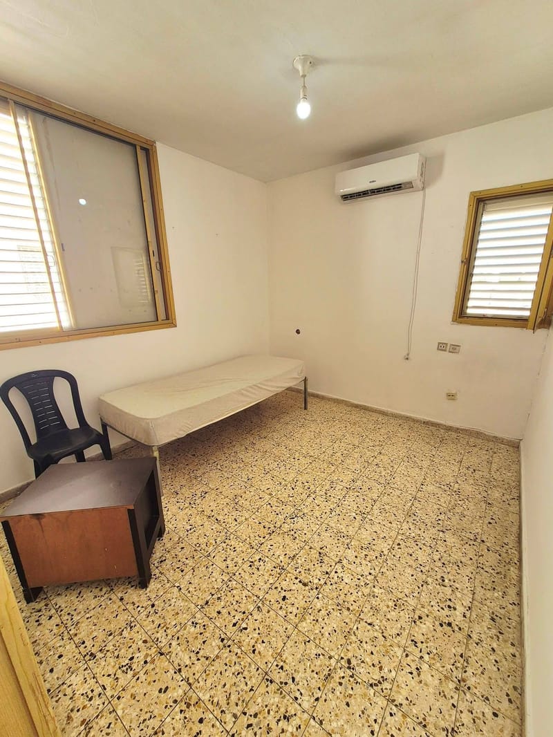 תמונה מפייסבוק – 4 חדרים • 5,200 ₪, קריית עבודה, חולון (1)