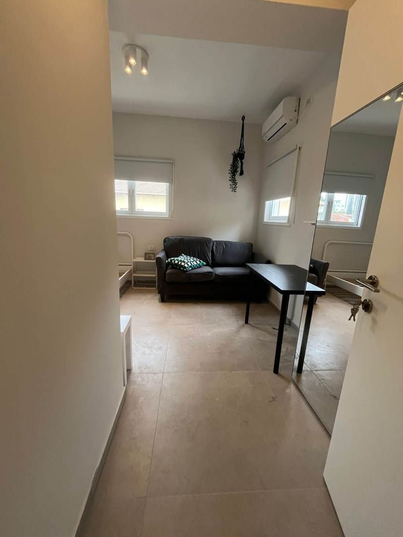 תמונה מפייסבוק – חדר בדירת שותפים • 3,550 ₪, רמת גן (1)