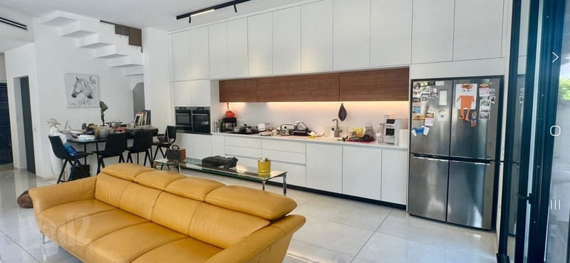תמונה מיד2 – 8 חדרים • 8,350,000 ₪, קריית קריניצי, רמת גן (1)