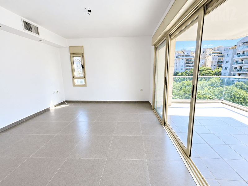 תמונה מיד2 – 4 חדרים • 3,429,000 ₪, כפר סבא (1)