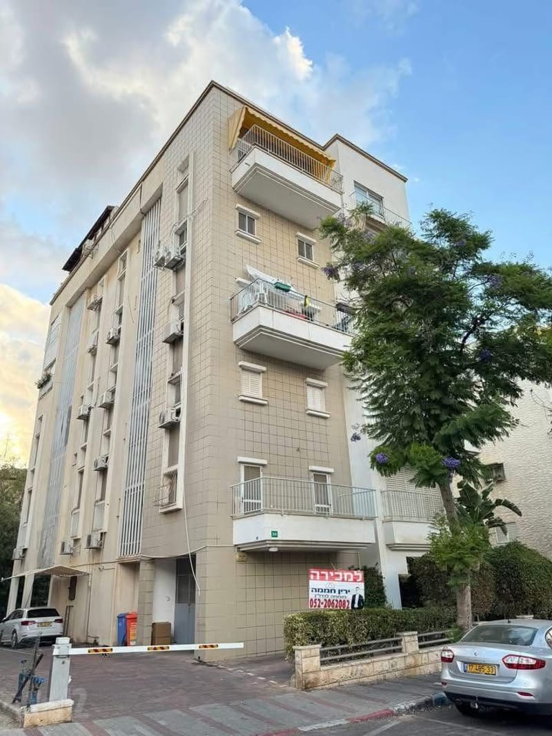 תמונה מיד2 – 5 חדרים • 2,750,000 ₪, יהודה הלוי, לב המושבה, פתח תקווה (1)