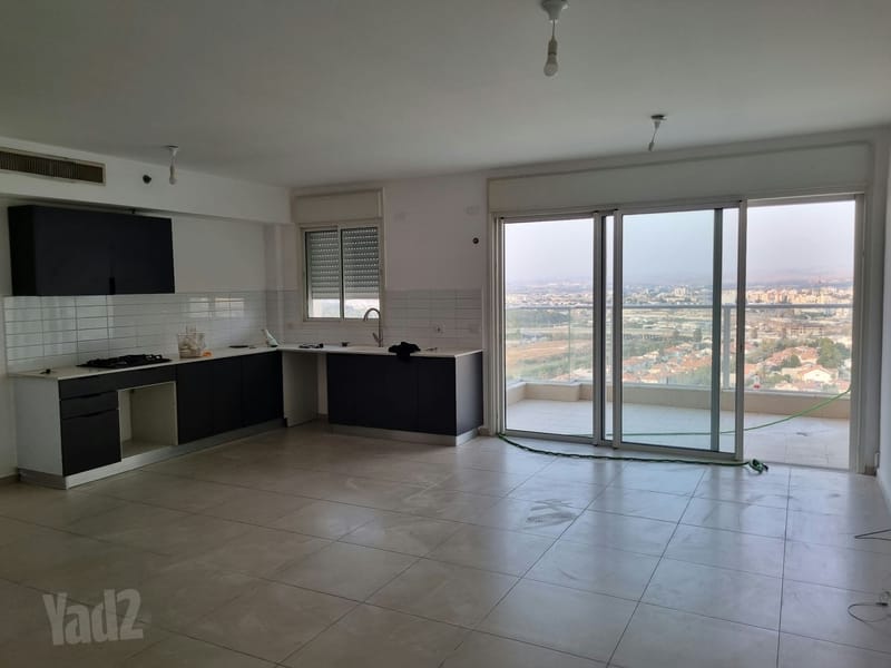 תמונה מיד2 – 5 חדרים • 8,500 ₪, משה דיין 2, נווה דוד, רמלה (1)