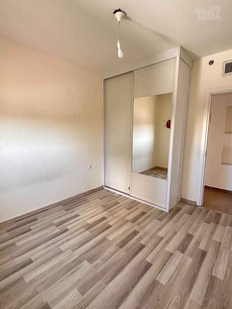 תמונה מיד2 – 5 חדרים • 8,000 ₪, מבצע חירם 5, נווה ים, ראשון לציון (1)