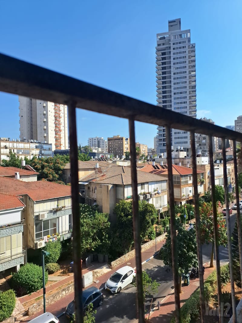 תמונה מיד2 – 5 חדרים • 8,900 ₪, הדר 5, גפן, רמת גן (1)
