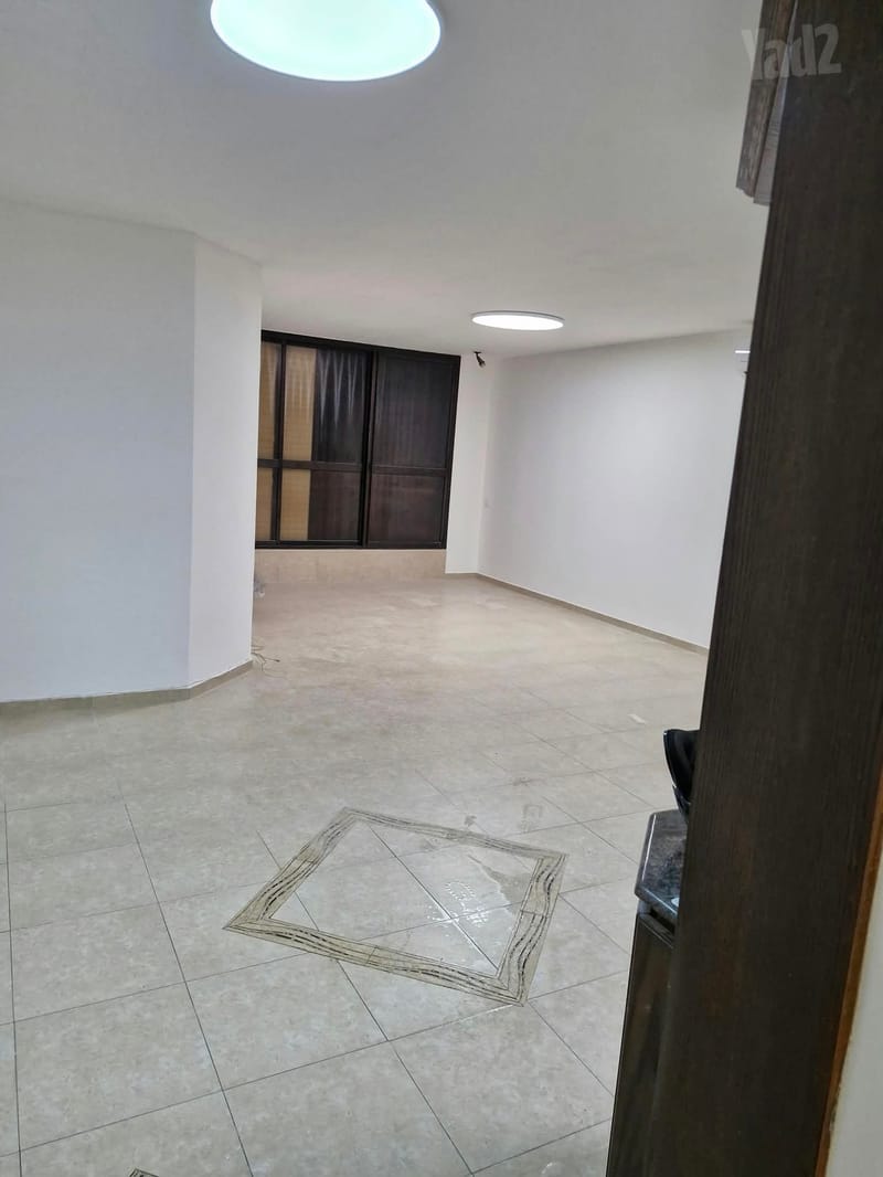 Photo from Yad2 – 5 Rooms • ₪6,800, הנוטרים 9, Agrobank, Holon (1)