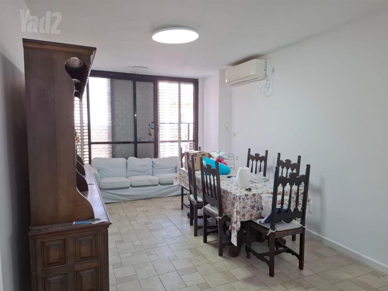 תמונה מיד2 – 3 חדרים • 5,200 ₪, המכבים 6, קריית עבודה, חולון (1)