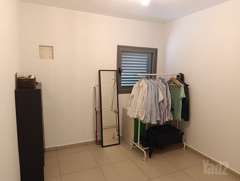 תמונה מיד2 – 4 חדרים • 8,700 ₪, גולדה מאיר 3, מתחם 1200, הוד השרון (1)