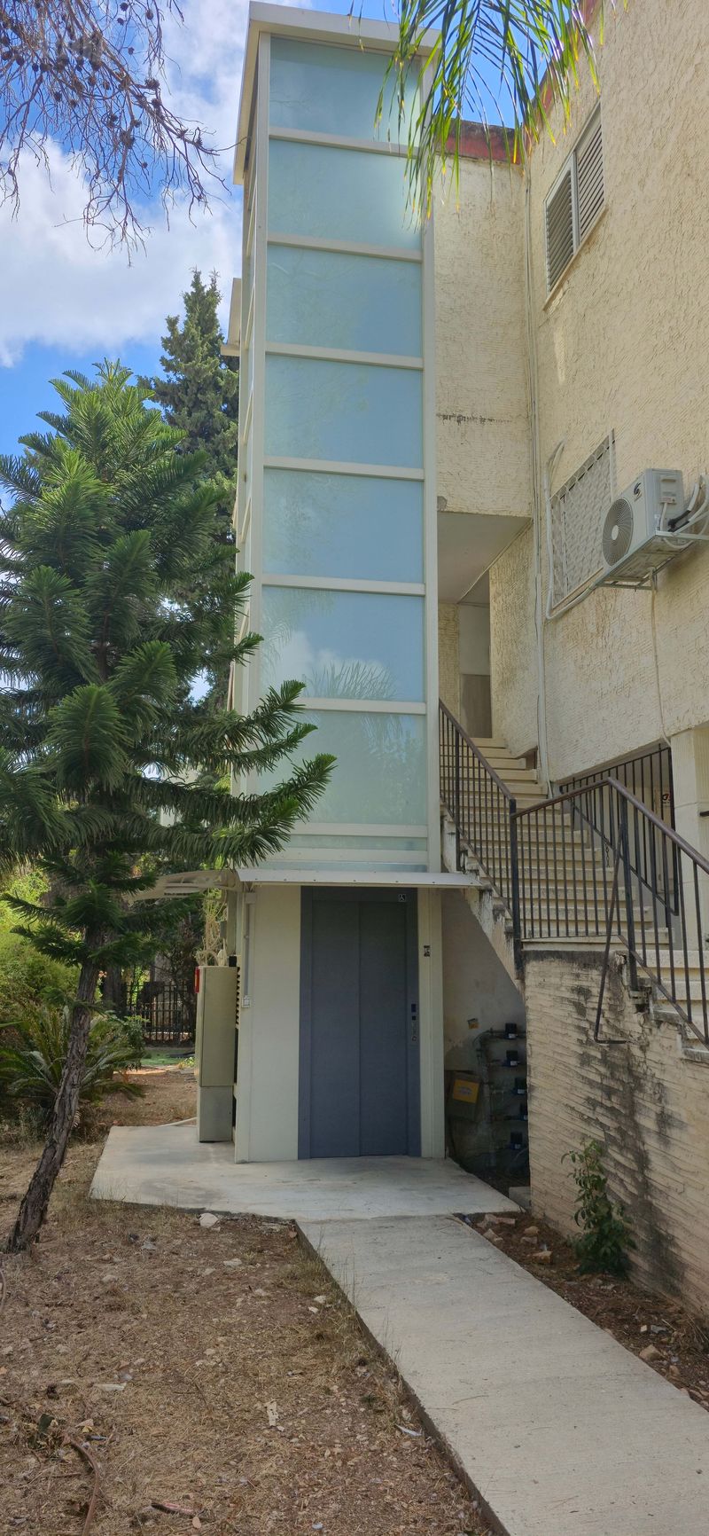 תמונה מיד2 – 3 חדרים • 4,200 ₪, שדרות טרומפלדור 7, נווה שאנן, חיפה (1)
