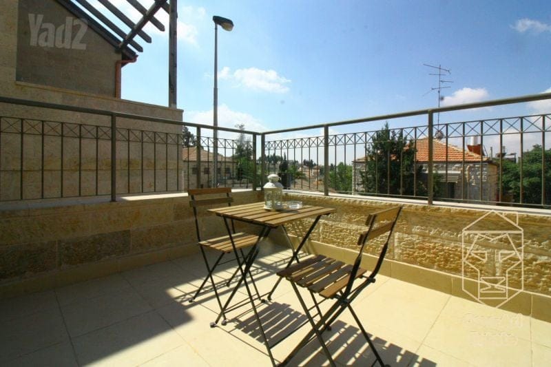 תמונה מיד2 – סטודיו • 4,000 ₪, גבע, מחנה יהודה (לב העיר), ירושלים (1)