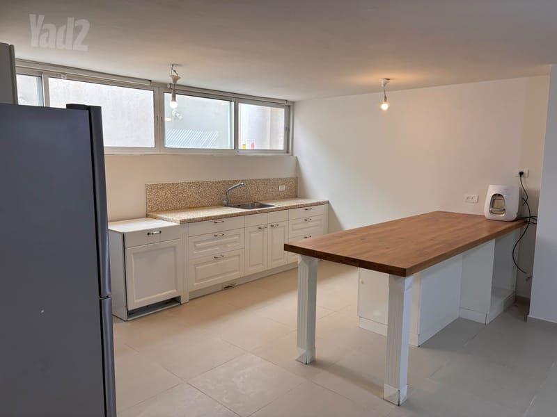 תמונה מיד2 – 2.5 חדרים • 4,800 ₪, יעקב חזן 11, טירת שלום, נס ציונה (1)