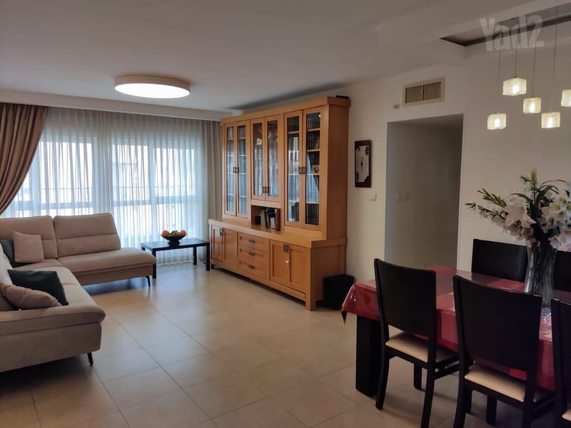 Photo from Yad2 – 5 Rooms • ₪8,000, דרך מנחם בגין 48, Hadar Ganim, Petah Tikva (1)