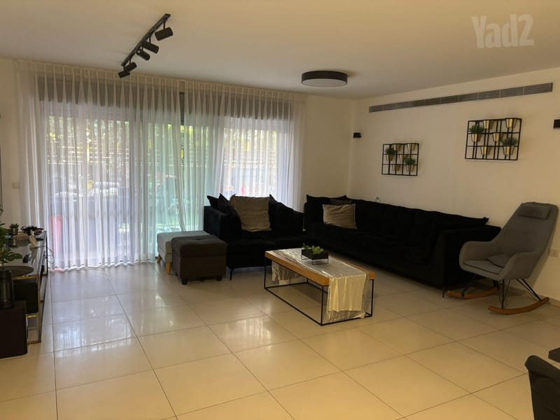 תמונה מיד2 – 5 חדרים • 11,500 ₪, המשוט 8, נאות רבין, יבנה (1)