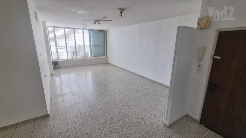תמונה מיד2 – 4.5 חדרים • 6,500 ₪, הרב לנדרס 16, רמת עמידר, רמת גן (1)