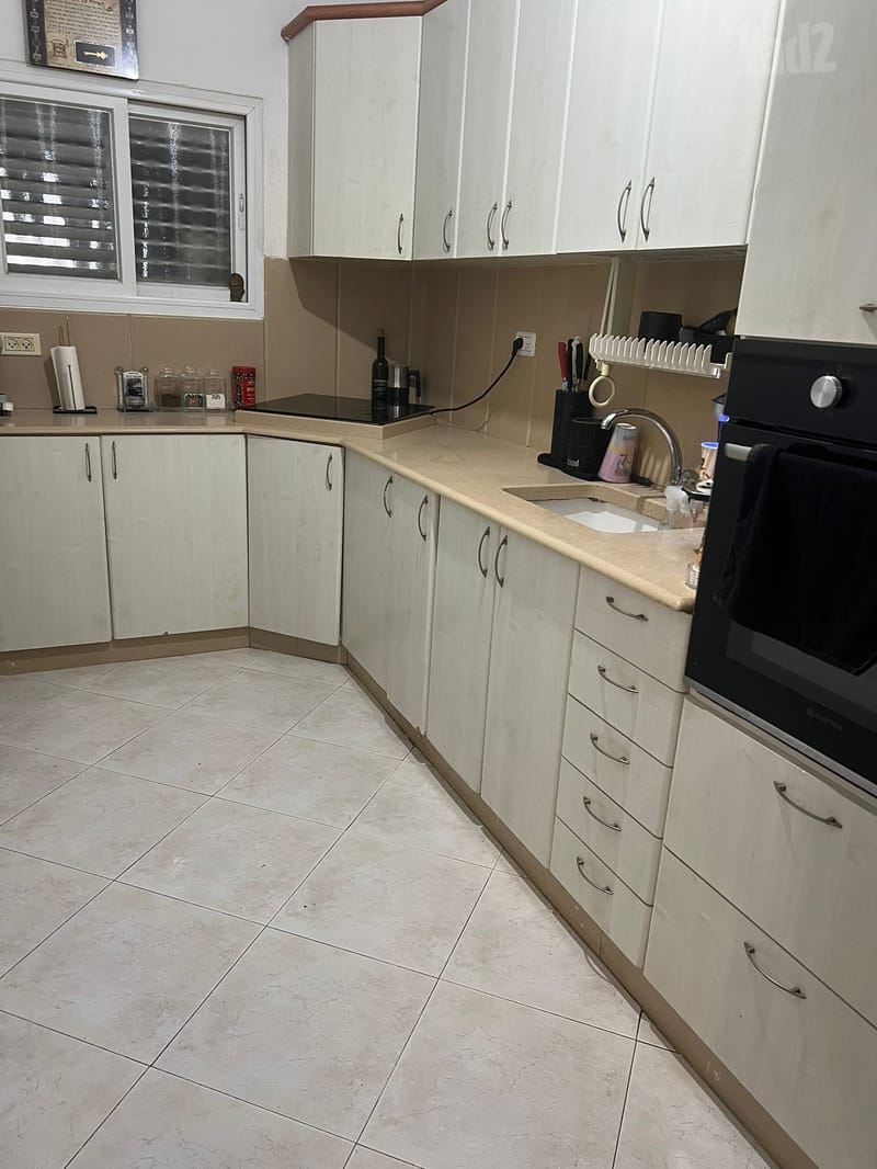 תמונה מיד2 – 2.5 חדרים • 4,300 ₪, יהושע חנקין 111, נאות שושנים, חולון (1)