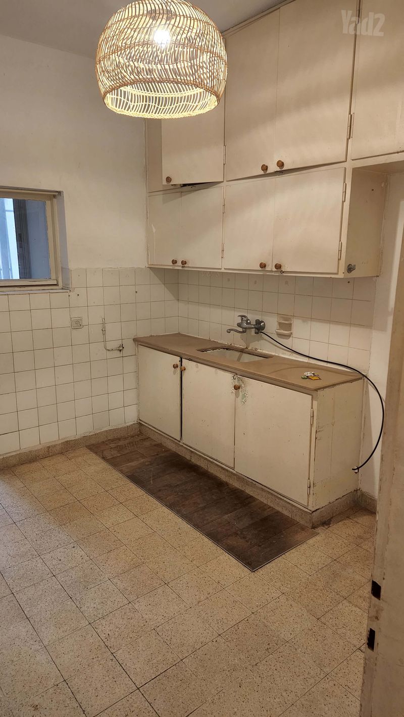 תמונה מיד2 – 3.5 חדרים • 3,800 ₪, זיוונית 2, מרכז הכרמל, חיפה (1)