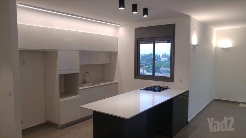 תמונה מיד2 – 5 חדרים • 4,280,000 ₪, עזר וייצמן 8, מתחם 1200, הוד השרון (1)