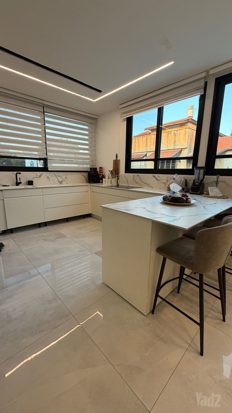 תמונה מיד2 – 4.5 חדרים • 2,890,000 ₪, הגיבורים 10, עמידר, בת ים (1)