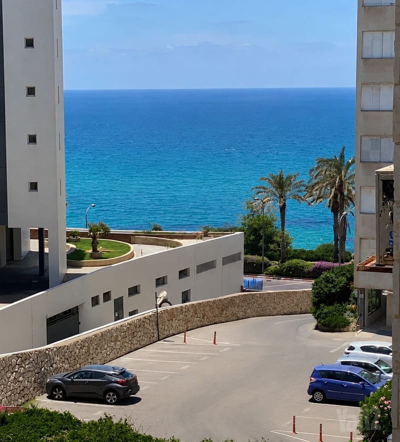 תמונה מיד2 – 4 חדרים • 2,090,000 ₪, עמנואל מול, צפון מערב מרכז העיר, נתניה (1)