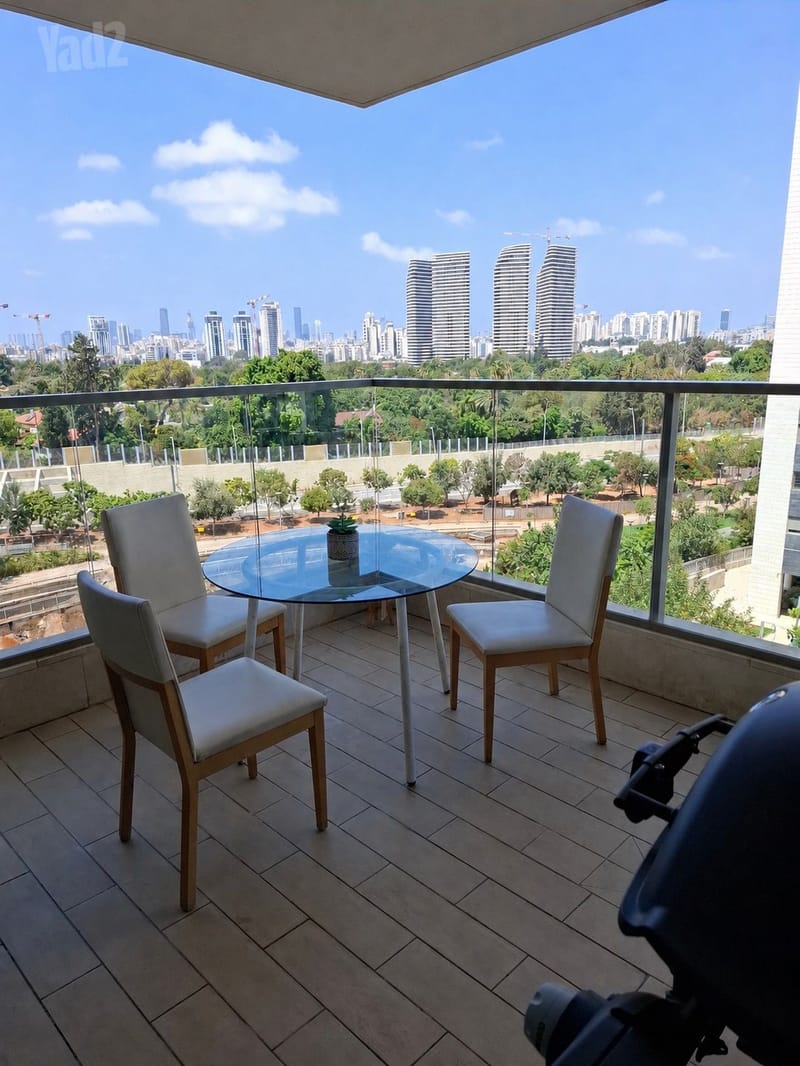 תמונה מיד2 – 4 חדרים • 3,980,000 ₪, חיים בר לב 9, קריית קריניצי, רמת גן (1)