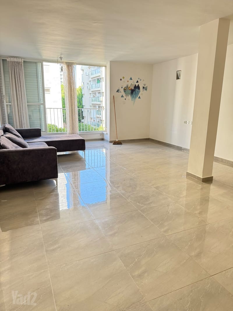 תמונה מיד2 – 4 חדרים • 8,500 ₪, חרוזים, חרוזים, רמת גן (1)