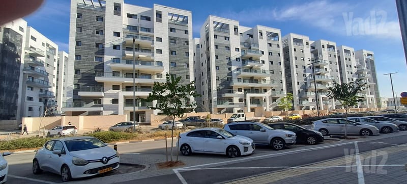 תמונה מיד2 – 5 חדרים • 6,300 ₪, שדרות הרב עובדיה יוסף 9, לוד